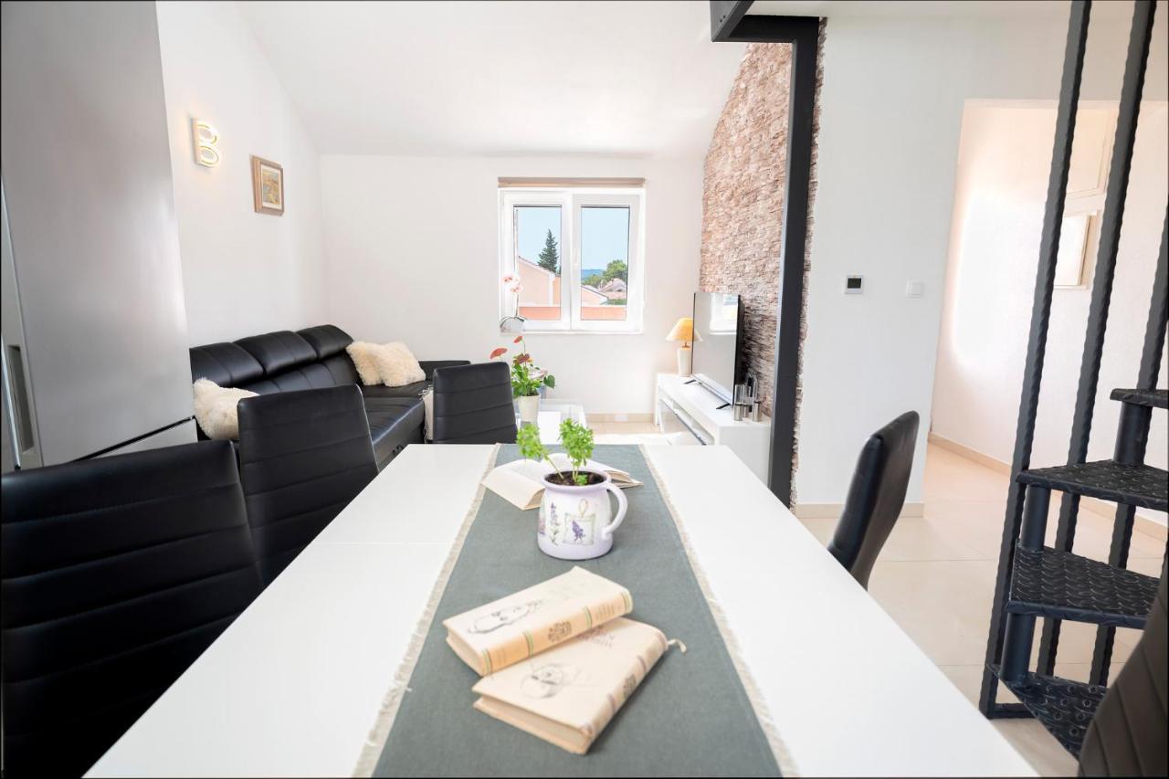 Guest House Marinna Врбоска Екстериор снимка